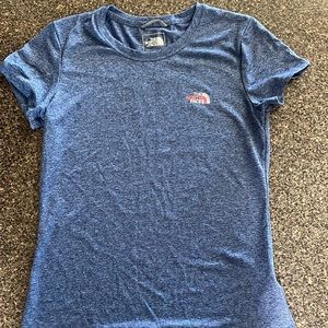 Women’s North Face t- shirt